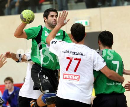 Handball Bundesliga. SC Ferlach gegen HC Kelag Kaernten. Wolfgang Fuerstler, (Ferlach),  JOsef Sourek (HCK). Ferlach, 18.9.2010.
Foto: Kuess
---
pressefotos, pressefotografie, kuess, qs, qspictures, sport, bild, bilder, bilddatenbank