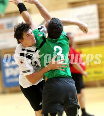 Handball Bundesliga. SC Ferlach gegen HC Kelag Kaernten. Primoz Drozina,  (Ferlach),  Josef Sourek (HCK). Ferlach, 18.9.2010.
Foto: Kuess
---
pressefotos, pressefotografie, kuess, qs, qspictures, sport, bild, bilder, bilddatenbank