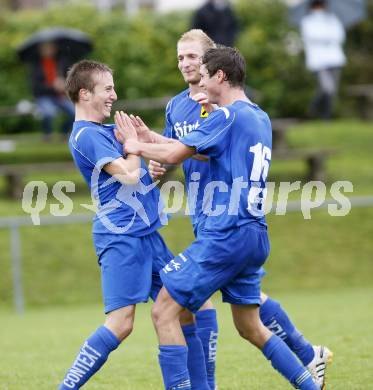 Fussball. Kaerntner Liga. SVG Bleiburg gegen FC St. Veit. Torjubel Adunka Roman, Hertelt Sebastian (St. Veit). Bleiburg, 18.9.2010.
Foto: Kuess 
---
pressefotos, pressefotografie, kuess, qs, qspictures, sport, bild, bilder, bilddatenbank