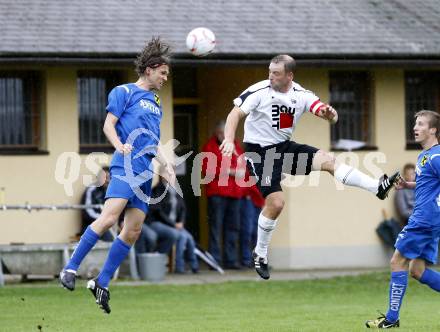 Fussball. Kaerntner Liga. SVG Bleiburg gegen FC St. Veit. Wriessnig Daniel (Bleiburg), Scheucher Guenther  (St. Veit). Bleiburg, 18.9.2010.
Foto: Kuess 
---
pressefotos, pressefotografie, kuess, qs, qspictures, sport, bild, bilder, bilddatenbank