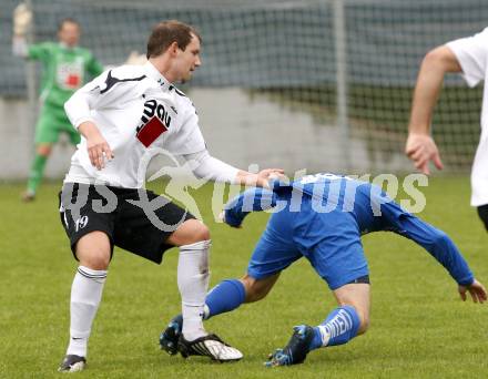 Fussball. Kaerntner Liga. SVG Bleiburg gegen FC St. Veit. Oswaldi Patrick (Bleiburg), Hoelbling Patrick (St. Veit). Bleiburg, 18.9.2010.
Foto: Kuess 
---
pressefotos, pressefotografie, kuess, qs, qspictures, sport, bild, bilder, bilddatenbank