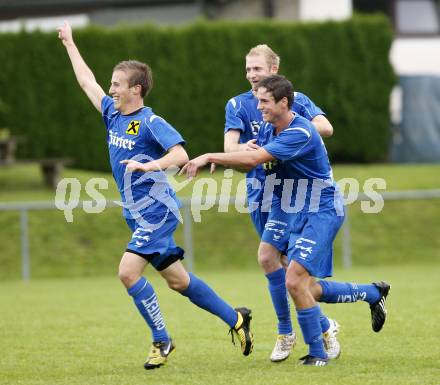 Fussball. Kaerntner Liga. SVG Bleiburg gegen FC St. Veit. Torjubel Adunka Roman,  (St. Veit). Bleiburg, 18.9.2010.
Foto: Kuess 
---
pressefotos, pressefotografie, kuess, qs, qspictures, sport, bild, bilder, bilddatenbank