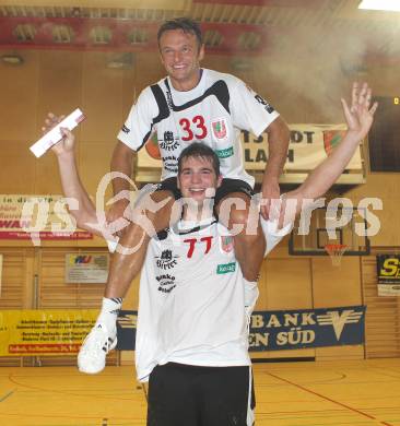 Handball Bundesliga. SC Ferlach gegen HC Kelag Kaernten. Jubel Dino Poje, Wolfgang Fuerstler (Ferlach). Ferlach, 18.9.2010.
Foto: Kuess
---
pressefotos, pressefotografie, kuess, qs, qspictures, sport, bild, bilder, bilddatenbank