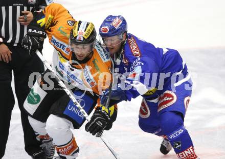 EBEL. Eishockey Bundesliga. VSV gegen Graz 99ers. Roland Kaspitz (VSV), Jean Philippe Pare (Graz). Villach, am 19.9.2010.
Foto: Kuess
---
pressefotos, pressefotografie, kuess, qs, qspictures, sport, bild, bilder, bilddatenbank