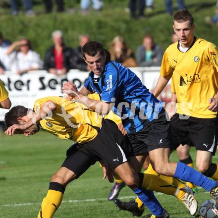 Fussball Kaerntner Liga. SG Nessl Drautal gegen VSV. Jure Zeljak (Drautal), Mario Ramusch (VSV). Feistritz/Drau, am 19.9.2010.
Foto: Kuess
---
pressefotos, pressefotografie, kuess, qs, qspictures, sport, bild, bilder, bilddatenbank