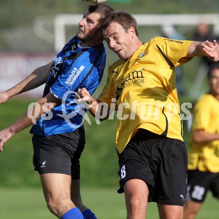 Fussball Kaerntner Liga. SG Nessl Drautal gegen VSV. Jure Zeljak (Drautal), Stefan Friessnegger (VSV). Feistritz/Drau, am 19.9.2010.
Foto: Kuess
---
pressefotos, pressefotografie, kuess, qs, qspictures, sport, bild, bilder, bilddatenbank