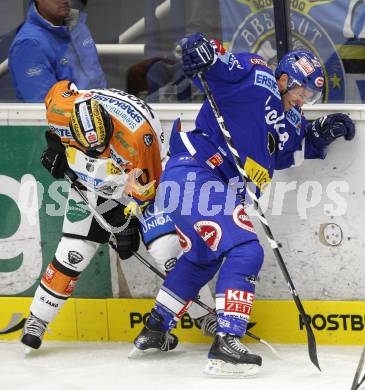 EBEL. Eishockey Bundesliga. VSV gegen Graz 99ers. Tomaz Razingar (VSV), Warren Norris (Graz). Villach, am 19.9.2010.
Foto: Kuess
---
pressefotos, pressefotografie, kuess, qs, qspictures, sport, bild, bilder, bilddatenbank