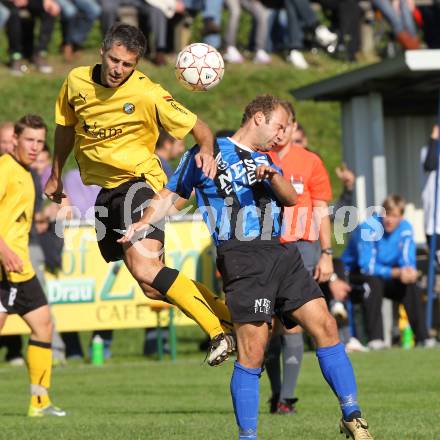 Fussball Kaerntner Liga. SG Nessl Drautal gegen VSV. Martin Abwerzger (Drautal), Darko Djukic (VSV). Feistritz/Drau, am 19.9.2010.
Foto: Kuess
---
pressefotos, pressefotografie, kuess, qs, qspictures, sport, bild, bilder, bilddatenbank