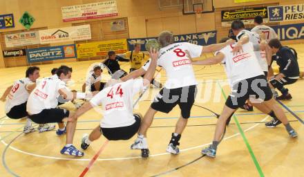 Handball Bundesliga. SC Ferlach gegen HC Kelag Kaernten. Jubel (Ferlach). Ferlach, 18.9.2010.
Foto: Kuess
---
pressefotos, pressefotografie, kuess, qs, qspictures, sport, bild, bilder, bilddatenbank