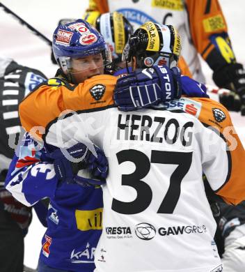 EBEL. Eishockey Bundesliga. VSV gegen Graz 99ers. Andreas Kristler (VSV), Stefan Herzog (Graz). Villach, am 19.9.2010.
Foto: Kuess
---
pressefotos, pressefotografie, kuess, qs, qspictures, sport, bild, bilder, bilddatenbank