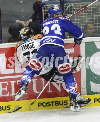 EBEL. Eishockey Bundesliga. VSV gegen Graz 99ers. Andreas Wiedergut (VSV), Harry Lange (Graz). Villach, am 19.9.2010.
Foto: Kuess
---
pressefotos, pressefotografie, kuess, qs, qspictures, sport, bild, bilder, bilddatenbank