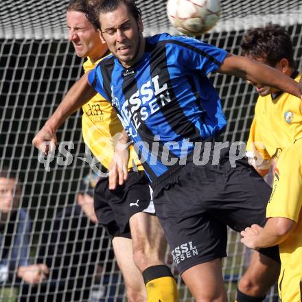 Fussball Kaerntner Liga. SG Nessl Drautal gegen VSV. Daniel Trupp (Drautal), Arno Schuri (VSV). Feistritz/Drau, am 19.9.2010.
Foto: Kuess
---
pressefotos, pressefotografie, kuess, qs, qspictures, sport, bild, bilder, bilddatenbank