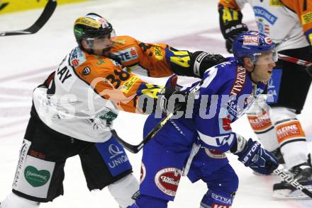 EBEL. Eishockey Bundesliga. VSV gegen Graz 99ers. Matt Ryan (VSV), Yannik Tremblay (Graz). Villach, am 19.9.2010.
Foto: Kuess
---
pressefotos, pressefotografie, kuess, qs, qspictures, sport, bild, bilder, bilddatenbank