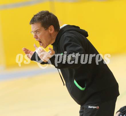 Handball Bundesliga. SC Ferlach gegen HC Kelag Kaernten. Trainer Michael Pontasch (HCK). Ferlach, 18.9.2010.
Foto: Kuess
---
pressefotos, pressefotografie, kuess, qs, qspictures, sport, bild, bilder, bilddatenbank