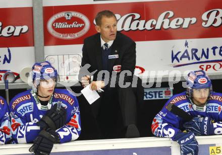 EBEL. Eishockey Bundesliga. VSV gegen Graz 99ers. Michael Raffl, Trainer Johan Stroemwall, Christof Martinz (VSV). Villach, am 19.9.2010.
Foto: Kuess
---
pressefotos, pressefotografie, kuess, qs, qspictures, sport, bild, bilder, bilddatenbank