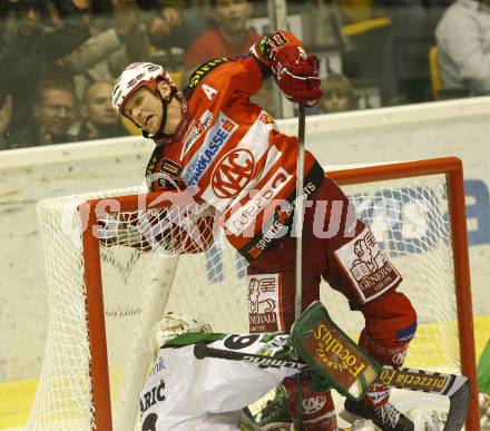 EBEL. Eishockey Bundesliga. KAC gegen HDD TILIA Olimpija Ljubljana.  CRAIG Mike (KAC), PINTARIC Matija (Laibach). Klagenfurt, am 24.9.2010.
Foto: Kuess 

---
pressefotos, pressefotografie, kuess, qs, qspictures, sport, bild, bilder, bilddatenbank