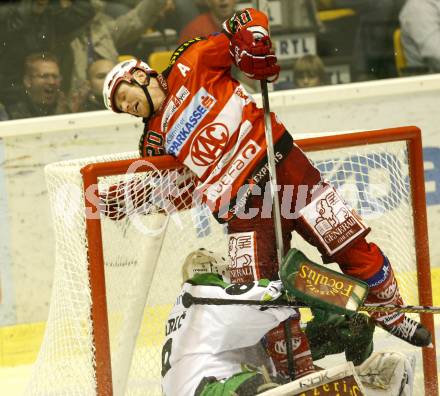 EBEL. Eishockey Bundesliga. KAC gegen HDD TILIA Olimpija Ljubljana.  CRAIG Mike (KAC), PINTARIC Matija (Laibach). Klagenfurt, am 24.9.2010.
Foto: Kuess 

---
pressefotos, pressefotografie, kuess, qs, qspictures, sport, bild, bilder, bilddatenbank