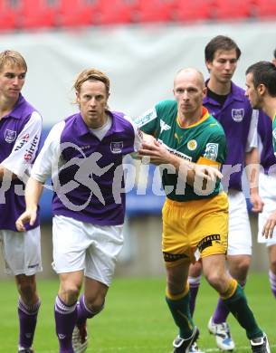 Fussball. Regionalliga. SK Austria Klagenfurt gegen Union Volksbank Voecklamarkt . Johannes Isopp (Klagenfurt), (Voecklamarkt). Klagenfurt, 25.9.2010.
Foto: Kuess

---
pressefotos, pressefotografie, kuess, qs, qspictures, sport, bild, bilder, bilddatenbank