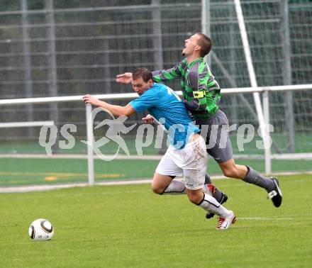 Fussball. Kaerntner Liga. FC Welzenegg gegen RZ Pellets WAC 1b. Wrulich Christoph (Welzenegg), Schepp Christian (WAC). Klagenfurt, 25.9.2010. 
Foto: Kuess
---
pressefotos, pressefotografie, kuess, qs, qspictures, sport, bild, bilder, bilddatenbank