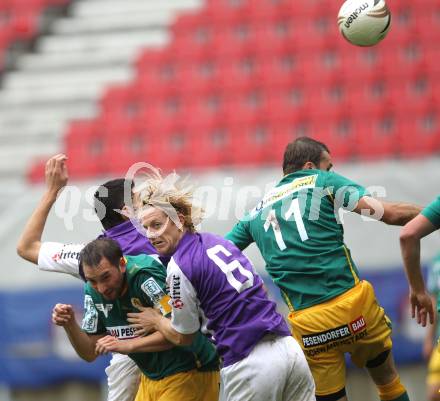 Fussball. Regionalliga. SK Austria Klagenfurt gegen Union Volksbank Voecklamarkt . Johannes Isopp (Klagenfurt), Juergen Dambauer (Voecklamarkt). Klagenfurt, 25.9.2010.
Foto: Kuess

---
pressefotos, pressefotografie, kuess, qs, qspictures, sport, bild, bilder, bilddatenbank