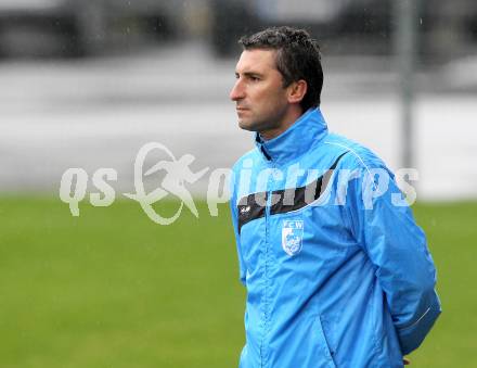 Fussball. Kaerntner Liga. FC Welzenegg gegen RZ Pellets WAC 1b. Trainer Goran Lucic (Welzenegg). Klagenfurt, 25.9.2010. 
Foto: Kuess
---
pressefotos, pressefotografie, kuess, qs, qspictures, sport, bild, bilder, bilddatenbank