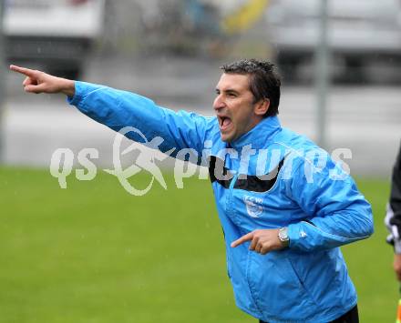 Fussball. Kaerntner Liga. FC Welzenegg gegen RZ Pellets WAC 1b. Trainer Goran Lucic (Welzenegg). Klagenfurt, 25.9.2010. 
Foto: Kuess
---
pressefotos, pressefotografie, kuess, qs, qspictures, sport, bild, bilder, bilddatenbank