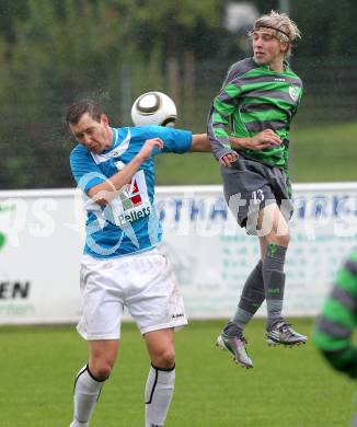 Fussball. Kaerntner Liga. FC Welzenegg gegen RZ Pellets WAC 1b. Tamegger David (Welzenegg), Schepp Christian (WAC). Klagenfurt, 25.9.2010. 
Foto: Kuess
---
pressefotos, pressefotografie, kuess, qs, qspictures, sport, bild, bilder, bilddatenbank