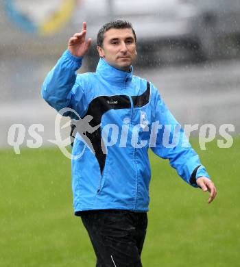 Fussball. Kaerntner Liga. FC Welzenegg gegen RZ Pellets WAC 1b. Trainer Goran Lucic (Welzenegg). Klagenfurt, 25.9.2010. 
Foto: Kuess
---
pressefotos, pressefotografie, kuess, qs, qspictures, sport, bild, bilder, bilddatenbank