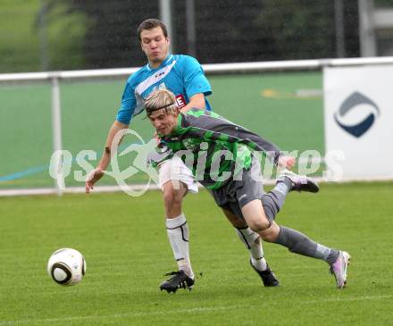 Fussball. Kaerntner Liga. FC Welzenegg gegen RZ Pellets WAC 1b. Tamegger David (Welzenegg), Hubmann Markus (WAC). Klagenfurt, 25.9.2010. 
Foto: Kuess
---
pressefotos, pressefotografie, kuess, qs, qspictures, sport, bild, bilder, bilddatenbank