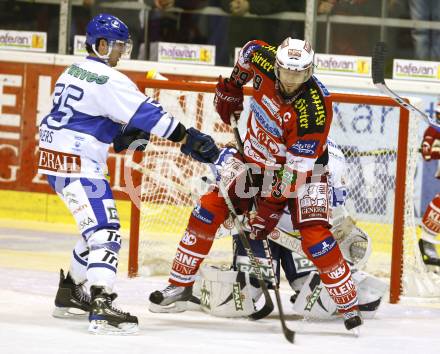 EBEL. Eishockey Bundesliga. KAC gegen KHL Medvescak Zagreb.  BRANDNER Christoph (KAC),  POWERS Christopher (Zagreb). Klagenfurt, am 26.9.2010.
Foto: Kuess 

---
pressefotos, pressefotografie, kuess, qs, qspictures, sport, bild, bilder, bilddatenbank