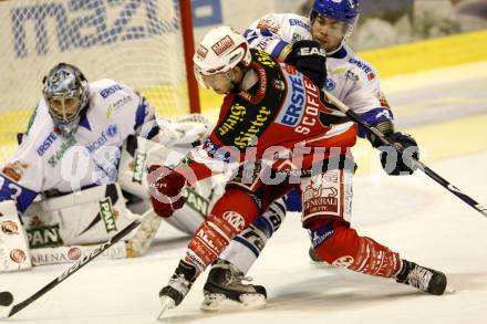 EBEL. Eishockey Bundesliga. KAC gegen KHL Medvescak Zagreb.  SCOFIELD Tyler (KAC), BRUMERCIK Miroslav (Zagreb). Klagenfurt, am 26.9.2010.
Foto: Kuess 

---
pressefotos, pressefotografie, kuess, qs, qspictures, sport, bild, bilder, bilddatenbank