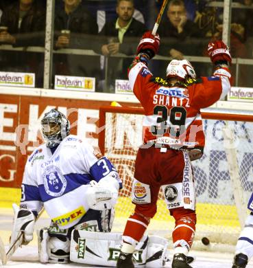 EBEL. Eishockey Bundesliga. KAC gegen KHL Medvescak Zagreb.  Torjubel SHANTZ Jeffery (KAC), KRISTAN Robert (Zagreb). Klagenfurt, am 26.9.2010.
Foto: Kuess 

---
pressefotos, pressefotografie, kuess, qs, qspictures, sport, bild, bilder, bilddatenbank