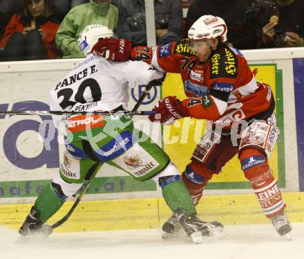 EBEL. Eishockey Bundesliga. KAC gegen HDD TILIA Olimpija Ljubljana. Dieter Kalt (KAC), PANCE Erik (Laibach). Klagenfurt, am 24.9.2010.
Foto: Kuess
---
pressefotos, pressefotografie, kuess, qs, qspictures, sport, bild, bilder, bilddatenbank