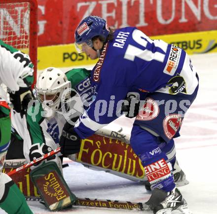 EBEL. Eishockey Bundesliga. EC Pasut VSV gegen Olimpija Ljubljana (Laibach). Michael Raffl,  (VSV), Matija Pintaric (Ljubljana). Villach, am 8.10.2010.
Foto: Kuess 


---
pressefotos, pressefotografie, kuess, qs, qspictures, sport, bild, bilder, bilddatenbank