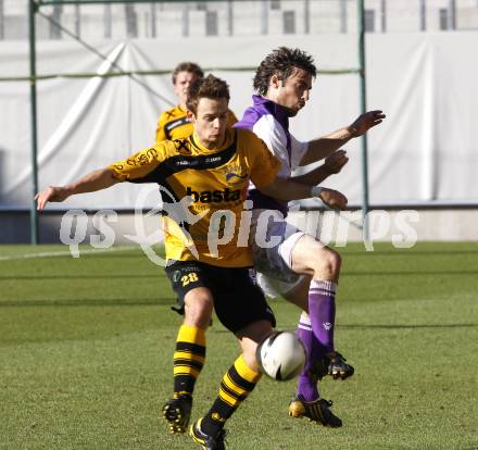 Fussball. SK Austria Klagenfurt gegen USV Allerheiligen. Koenig Helmut (Klagenfurt), Suppan Manuel (Allerheiligend). Klagenfurt, 9.10.2010.
Foto: Kuess
---
pressefotos, pressefotografie, kuess, qs, qspictures, sport, bild, bilder, bilddatenbank