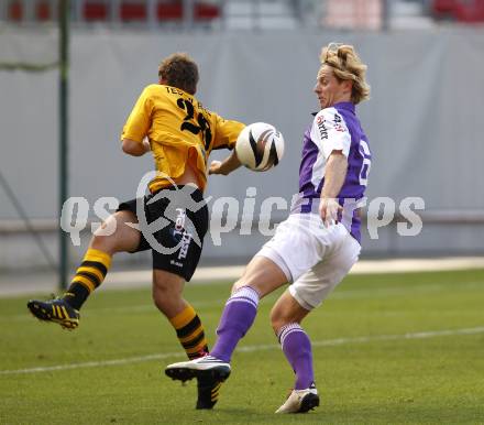 Fussball. SK Austria Klagenfurt gegen USV Allerheiligen. Isopp Johannes (Klagenfurt), Dorn Rafael (Allerheiligend). Klagenfurt, 9.10.2010.
Foto: Kuess
---
pressefotos, pressefotografie, kuess, qs, qspictures, sport, bild, bilder, bilddatenbank