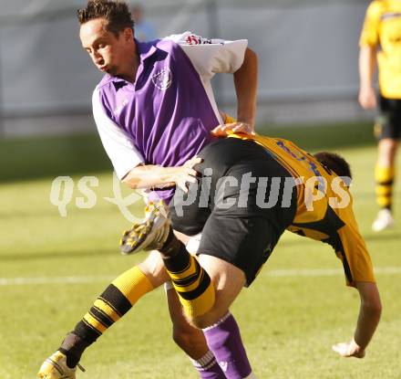 Fussball. SK Austria Klagenfurt gegen USV Allerheiligen. Dollinger Matthias (Klagenfurt), Kocever Marko (Allerheiligend). Klagenfurt, 9.10.2010.
Foto: Kuess
---
pressefotos, pressefotografie, kuess, qs, qspictures, sport, bild, bilder, bilddatenbank