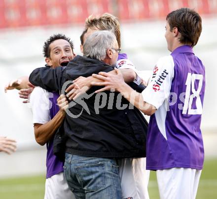 Fussball. Regionalliga. SK Austria Klagenfurt gegen USV Stein Reinisch Allerheiligen/W. Torjubel Dollinger Matthias, Trainer Schoppitsch Walter (Austria). Klagenfurt, 9.10.2010.
Foto: Kuess
---
pressefotos, pressefotografie, kuess, qs, qspictures, sport, bild, bilder, bilddatenbank