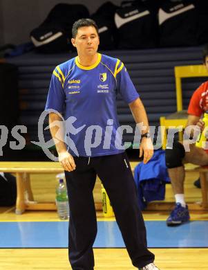 Volleyball. Aich/Dob gegen ACH Bled. Trainer Igor Simuncic (Aich). Prevalje, 9.10.2010.
Foto: Kuess
---
pressefotos, pressefotografie, kuess, qs, qspictures, sport, bild, bilder, bilddatenbank