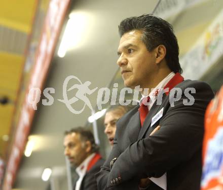 EBEL. Eishockey Bundesliga. KAC gegen HK Acroni Jesenice. Trainer Manny Viveiros (KAC)). Klagenfurt, am 10.10.2010.
Foto: Kuess 

---
pressefotos, pressefotografie, kuess, qs, qspictures, sport, bild, bilder, bilddatenbank