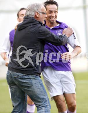 Fussball. Regionalliga. SK Austria Klagenfurt gegen USV Stein Reinisch Allerheiligen/W. Torjubel Dollinger Matthias, Trainer Schoppitsch Walter (Austria). Klagenfurt, 9.10.2010.
Foto: Kuess
---
pressefotos, pressefotografie, kuess, qs, qspictures, sport, bild, bilder, bilddatenbank