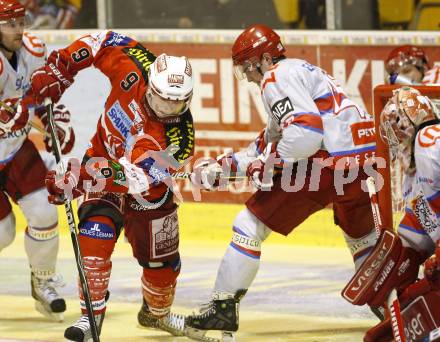 EBEL. Eishockey Bundesliga. KAC gegen HK Acroni Jesenice. Tyler Spurgeon,  (KAC), Matevz Erman (Jesenice). Klagenfurt, am 10.10.2010.
Foto: Kuess 

---
pressefotos, pressefotografie, kuess, qs, qspictures, sport, bild, bilder, bilddatenbank