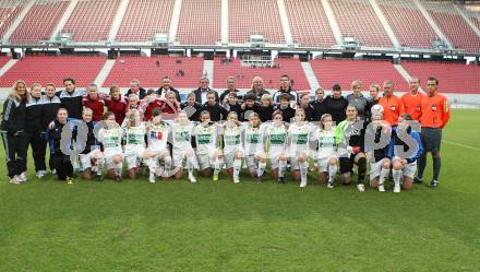 Frauenfussball. OEFB Frauenliga. SK Kelag Kaernten gegen Elitefussball Internat Westfalen. Gemeinsames Mannschaftsfoto (Kaernten), (Westfalen). Klagenfurt, am 2.10.2010.
Foto: Kuess
---
pressefotos, pressefotografie, kuess, qs, qspictures, sport, bild, bilder, bilddatenbank