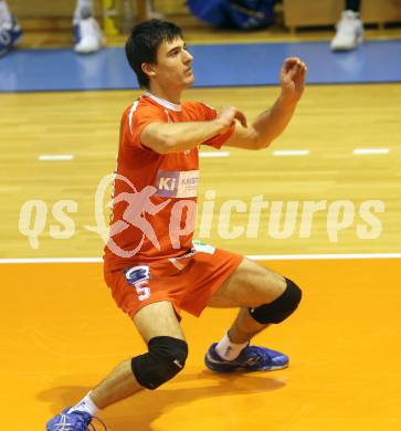 Volleyball. Aich/Dob gegen ACH Bled. Jure Ivartnik (Aich). Prevalje, 9.10.2010.
Foto: Kuess
---
pressefotos, pressefotografie, kuess, qs, qspictures, sport, bild, bilder, bilddatenbank