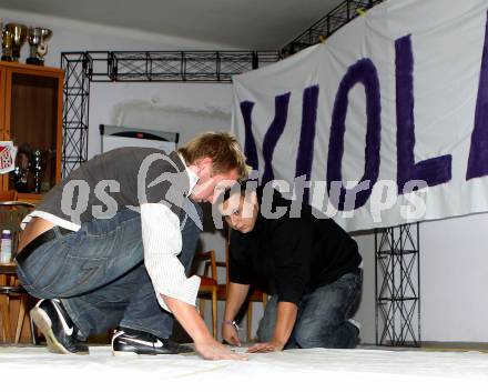 Fussball Regionalliga. Vorschaufoto Derby SAK gegen SK Austria Klagenfurt. Fans (Austria Klagenfurt). 
Klagenfurt, am 14.10.2010.
Foto: Kuess
---
pressefotos, pressefotografie, kuess, qs, qspictures, sport, bild, bilder, bilddatenbank