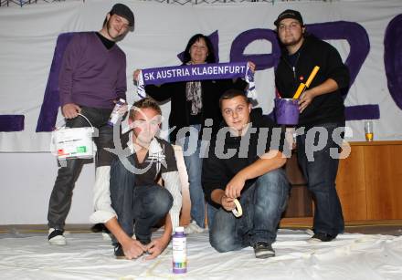 Fussball Regionalliga. Vorschaufoto Derby SAK gegen SK Austria Klagenfurt. Fans (Austria Klagenfurt). 
Klagenfurt, am 14.10.2010.
Foto: Kuess
---
pressefotos, pressefotografie, kuess, qs, qspictures, sport, bild, bilder, bilddatenbank