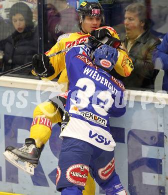 EBEL. Eishockey Bundesliga. EC Pasut VSV gegen EV Vienna Capitals.  Andreas Wiedergut, (VSV), RODMAN Marcel (Vienna). Villach, am 15.10.2010.
Foto: Kuess 


---
pressefotos, pressefotografie, kuess, qs, qspictures, sport, bild, bilder, bilddatenbank