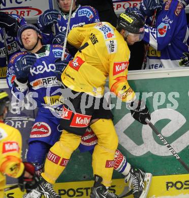 EBEL. Eishockey Bundesliga. EC Pasut VSV gegen EV Vienna Capitals.  Matt Ryan, (VSV), LAKOS Philippe (Vienna). Villach, am 15.10.2010.
Foto: Kuess 


---
pressefotos, pressefotografie, kuess, qs, qspictures, sport, bild, bilder, bilddatenbank