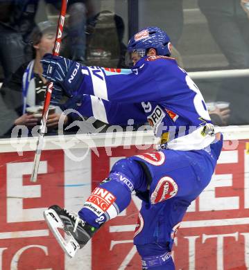 EBEL. Eishockey Bundesliga. EC Pasut VSV gegen EV Vienna Capitals.  Torjubel Jonathan Ferland (VSV). Villach, am 15.10.2010.
Foto: Kuess 


---
pressefotos, pressefotografie, kuess, qs, qspictures, sport, bild, bilder, bilddatenbank