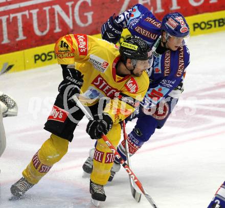 Fussball. Erste Liga. RZ Pellets WAC/St. Andrae gegen SV Scholz Groedig . Andreas Kristler, (WAC), Martin Oraze (Groedig). Wolfsberg, 15.10.2010. 
Foto: Kuess

---
pressefotos, pressefotografie, kuess, qs, qspictures, sport, bild, bilder, bilddatenbank